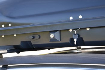 Багажный бокс Hyundai Solaris RB дорестайлинг седан  (2010-2014) Turino 1 LUX (акрил, одностороннее открывание). (Серый)Цена: 17 459 р.. Увеличить фотографию 3