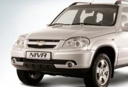9 999 р. Передний бампер (рестайлинг) Бертоне  Chevrolet Niva  2123 (2009-2020), Лада 2123 (Нива Шевроле) (2009-2021) (Окрашенный (комплектация Люкс)). Увеличить фотографию 1