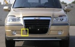 459 р. Заглушка буксировочной проушины в передний бампер Атака  Chevrolet Niva  2123 (2002-2008), Лада 2123 (Нива Шевроле) (2002-2008) (Неокрашенная). Увеличить фотографию 1