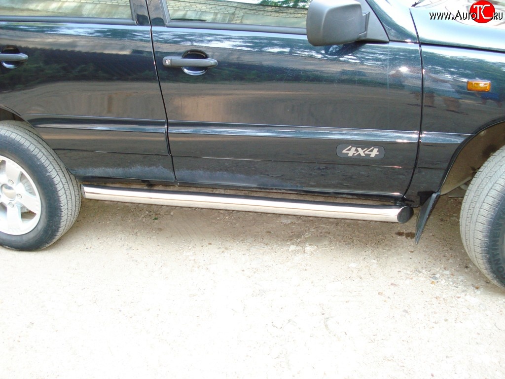 17 799 р. Защита порогов из круглой трубы диаметром 76 мм (дорестайлинг) Russtal  Chevrolet Niva  2123 (2002-2008), Лада 2123 (Нива Шевроле) (2002-2008) (Защита порогов с со скосами на торцах (вариант 1))