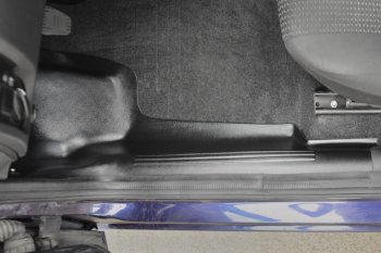 2 399 р. Накладки на ковролин пола Petroil Tuning Лада Гранта FL 2194 универсал рестайлинг (2018-2024) (Передние боковые). Увеличить фотографию 1