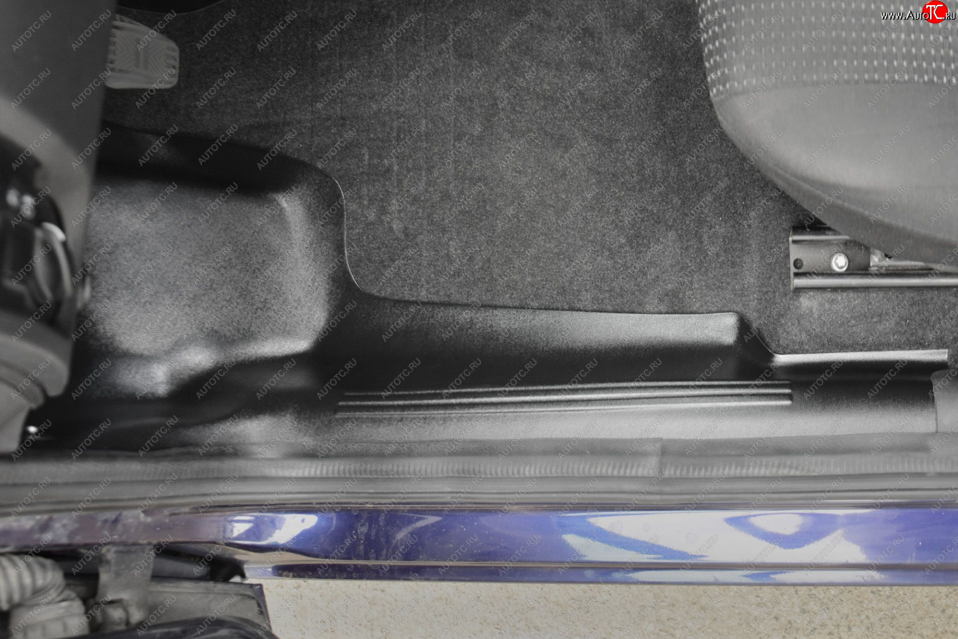 2 399 р. Накладки на ковролин пола Petroil Tuning Лада Гранта FL 2194 универсал рестайлинг (2018-2024) (Передние боковые)