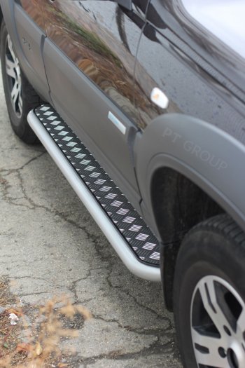 10 449 р. Порожки для ног Petroil Tuning (Ø51 мм) Chevrolet Niva 2123 рестайлинг (2009-2020) (Сталь с полимерным покрытием в цвет: серебристый ❞Искра❝). Увеличить фотографию 1