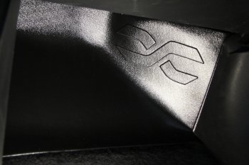 1 389 р. Накладка на ковролин АртФорм (пассажирcкая сторона) Лада Веста 2180 седан дорестайлинг (2015-2023). Увеличить фотографию 1