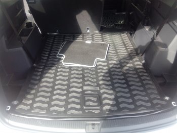 1 579 р. Коврик в багажник Aileron (3ий ряд сложен)  Volkswagen Teramont  CA1 (2016-2020). Увеличить фотографию 1