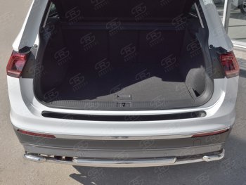 1 649 р. Накладка на задний бампер (лист нерж зеркальный) Russtal  Volkswagen Tiguan  Mk2 (2016-2020) (Неокрашенная). Увеличить фотографию 1