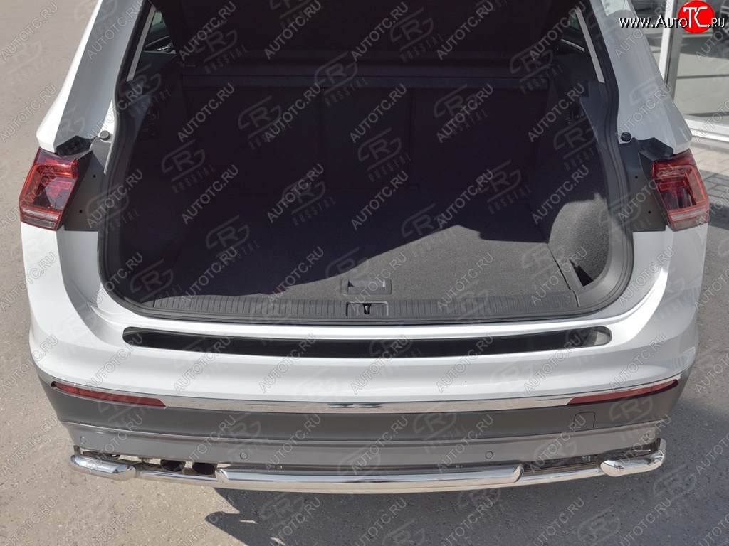 1 649 р. Накладка на задний бампер (лист нерж зеркальный) Russtal  Volkswagen Tiguan  Mk2 (2016-2020) (Неокрашенная)