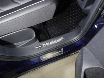 1 099 р. Пороги накладки задние ТСС Volkswagen Tiguan Mk2 дорестайлинг (2016-2020) (нержавейка полированная, надпись Tiguan). Увеличить фотографию 1