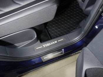 1 499 р. Пороги накладки задние ТСС  Volkswagen Tiguan  Mk2 (2016-2022) (нержавейка шлифованная, надпись Tiguan). Увеличить фотографию 1