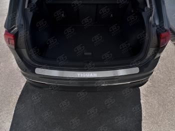 2 199 р. Защитная накладка заднего бампера Russtal  Volkswagen Tiguan  Mk2 (2020-2022) (поверхность шлифованная с надписью). Увеличить фотографию 1