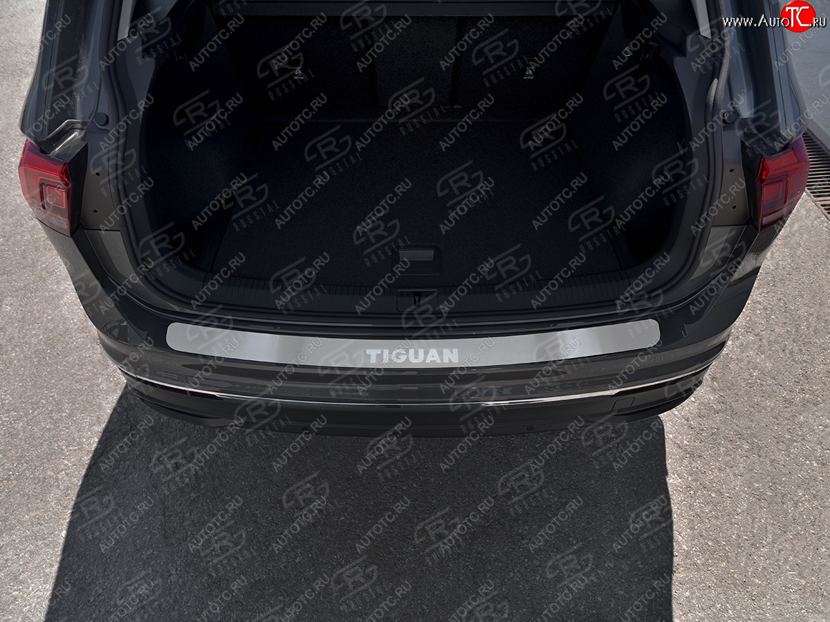 2 199 р. Защитная накладка заднего бампера Russtal  Volkswagen Tiguan  Mk2 (2020-2022) (поверхность шлифованная с надписью)