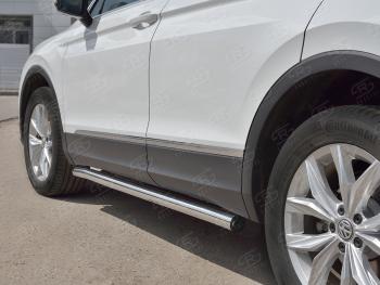15 299 р. Защита порогов (Ø63 мм, NOT R-LINE) Russtal  Volkswagen Tiguan  Mk2 (2020-2022) (торцы с пластиковыми заглушками, полированная нержавейка). Увеличить фотографию 1
