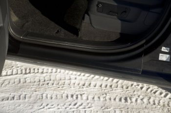 2 869 р. Накладки на внутренние пороги дверей RA Volkswagen Touareg GP рестайлинг (2006-2010). Увеличить фотографию 3