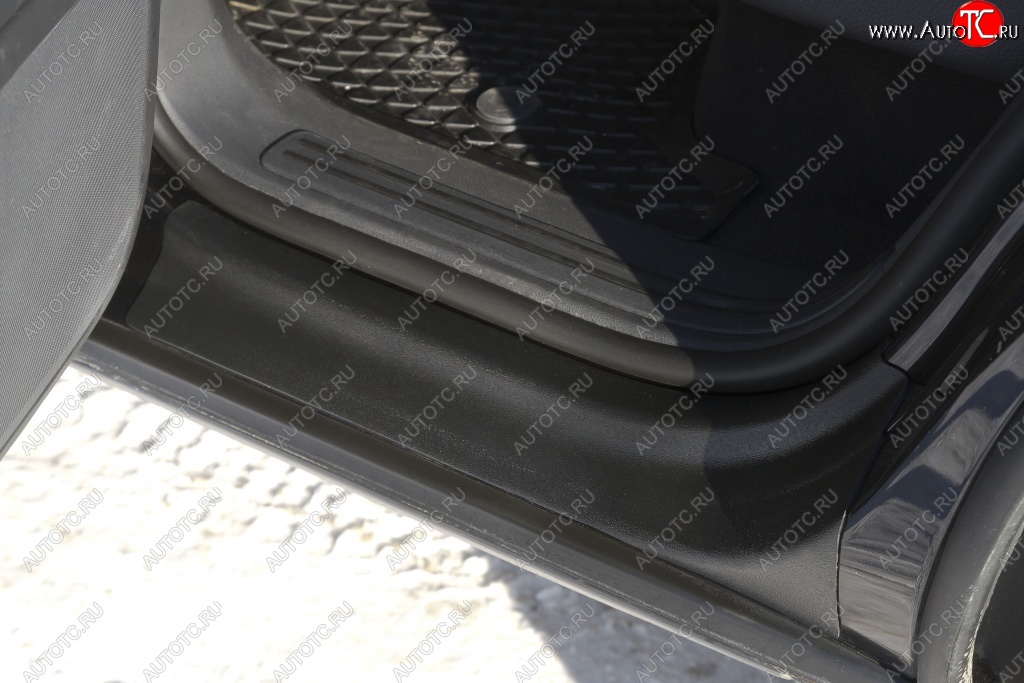 1 349 р. Накладки на внутренние пороги задних дверей RA  Volkswagen Touareg  GP (2006-2010)